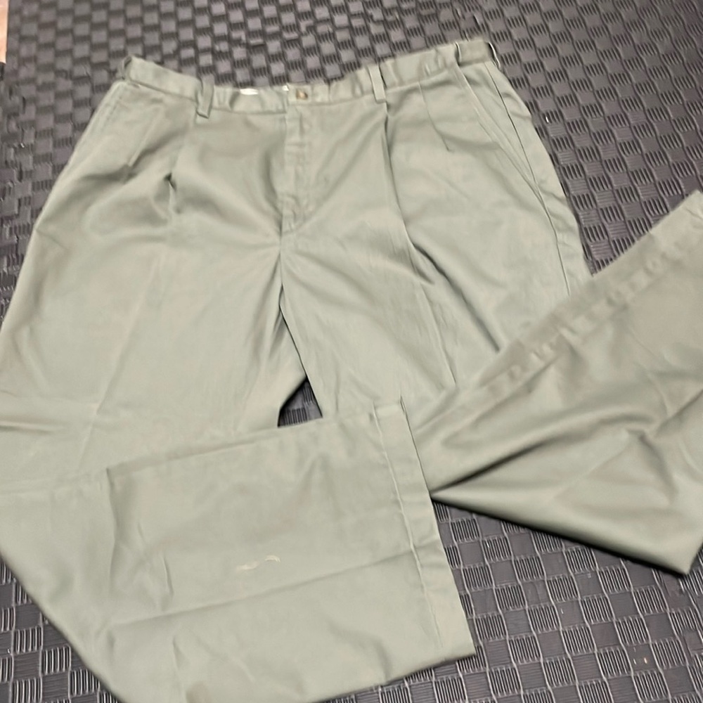 Haggar 40 x 30 dress pants w/ pleated front. olive colored expandable waist